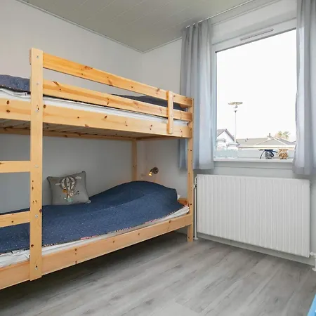 Hébergement de vacances Spacious On A Large Plot, With Space To Play *